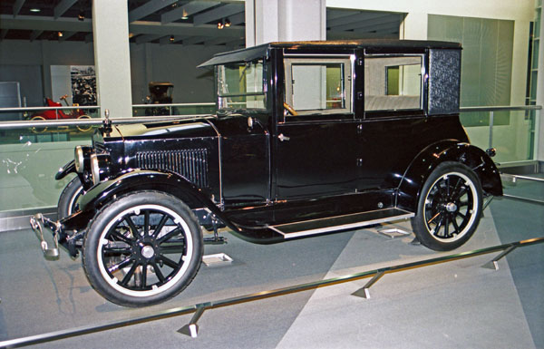 (05-1c)(99-T04-31) 1923 Essex 2dr Coach.jpg